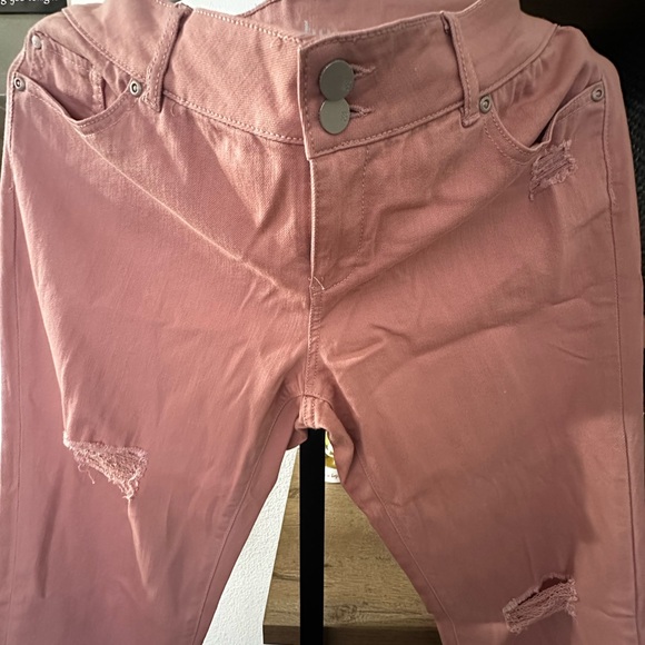 NEW YORK & COMPANY SOHO PINK CROPPED BOYFRIEND JEANS - Picture 2 of 7